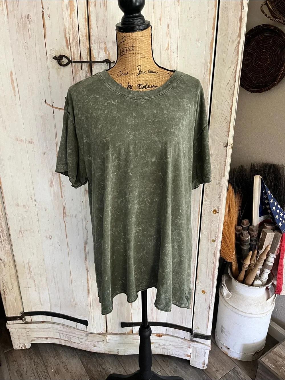 Free People movement leg day tee in Everglades